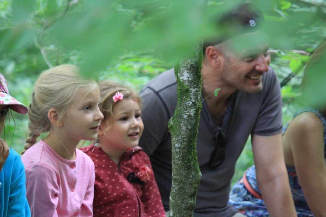 Begeistertes Publikum unter dem Blätterdach