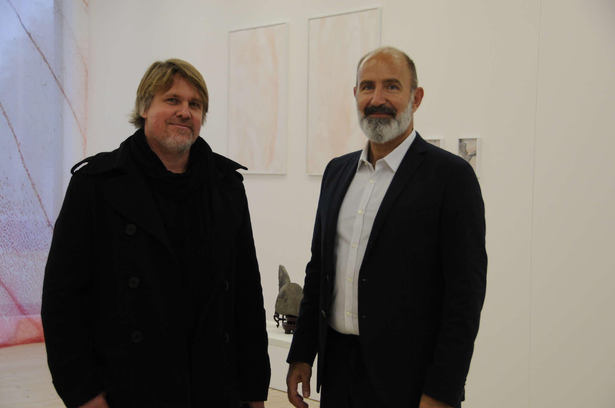 Unter dem Titel „Spaceboy“ hat der Fotograf Andreas Fux die Oberfläche seines tätowierten Models in einen weichen Flor verwandelt.