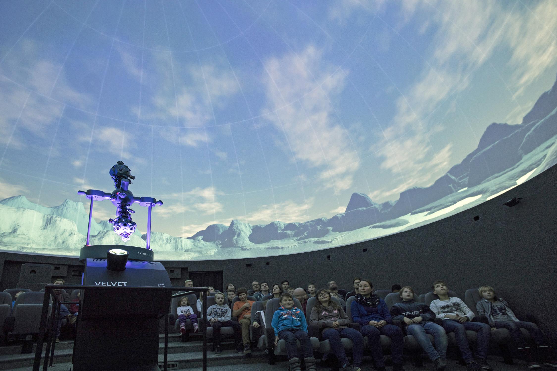 Einblicke in de Sternwarte und das Planetarium