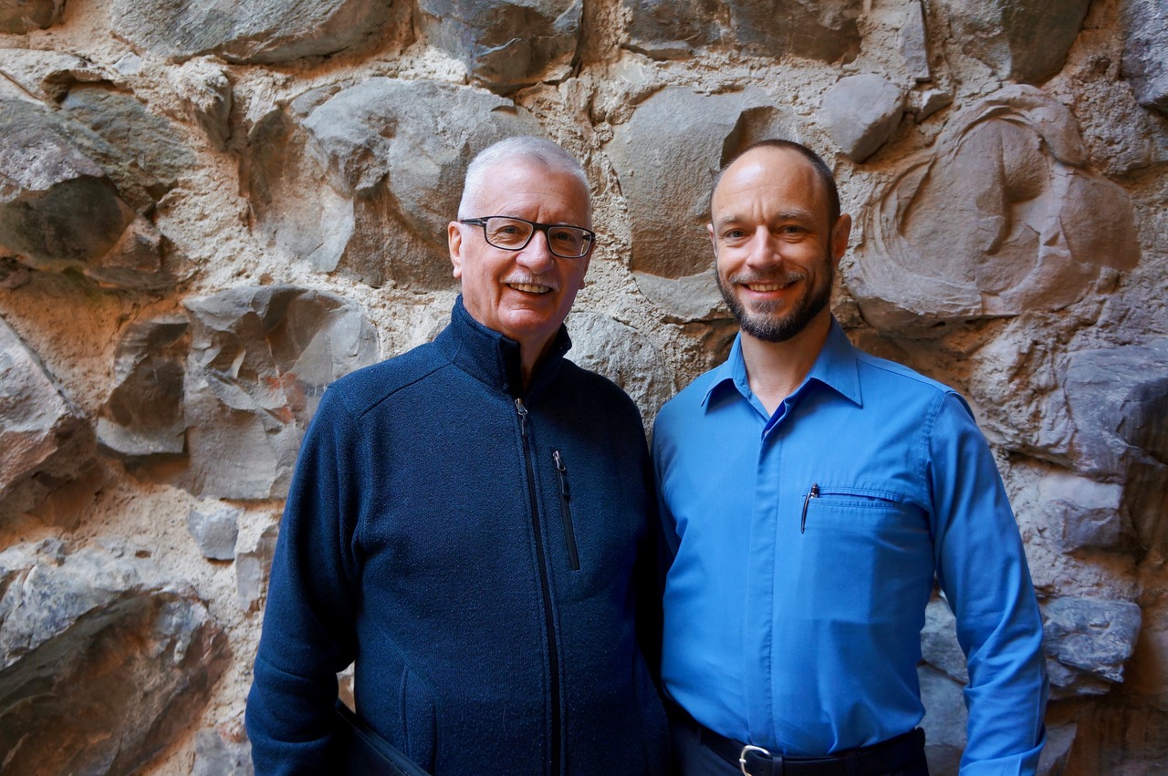 Vereinspräsident Bernhard Koch und Gastronom Andi Angehrn ziehen an einem Strang, um das Wasserschloss zu erhalten