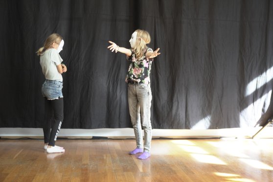 Schauspieltraining und offenes Theateratelier für Kinder