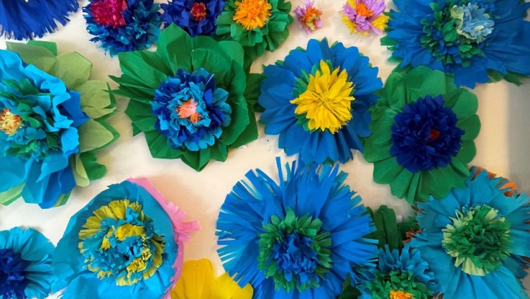 Familiensonntag Kinderknopfundzwirn Kunterbunte Riesenblumen