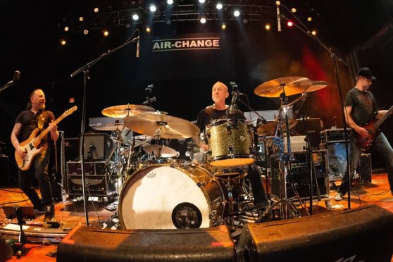 Air-Change, in Concert