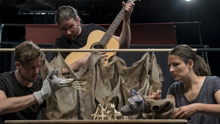 Figurentheater Hand im Glück - Siebe Geisse und zwei Wölf
