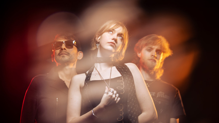 Melancholic Wave: Resplandor (PER/NL) + Grundeis (DE)