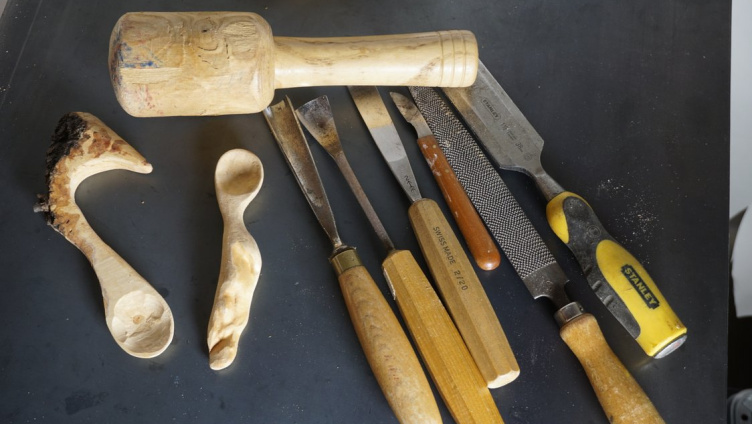 Naturena: Holzschnitzen - kunstvolle Schöpflöffel