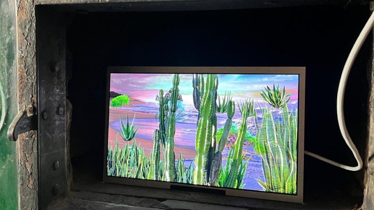 Olga Titus räumt auf im Adolf Dietrich-Haus in Berlingen