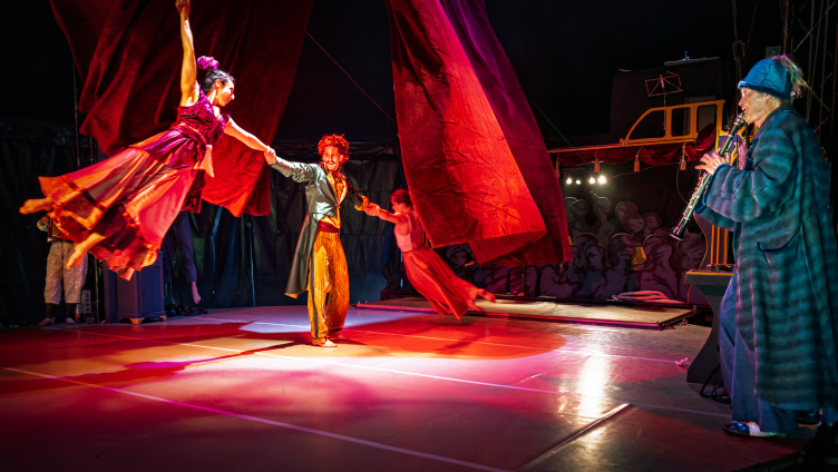 Recto Verso - Zirkus auf dem Bauernhof