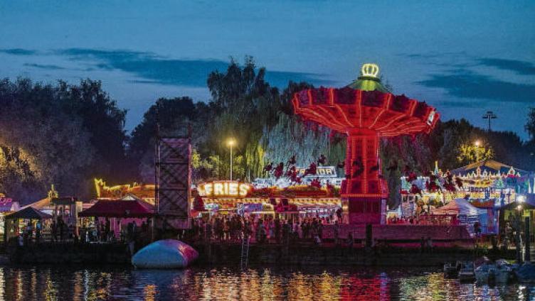 Grosse Sommerparty am See