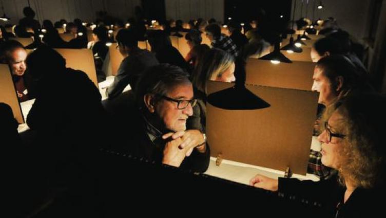 Gegenseitig Wissen austauschen