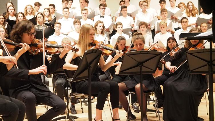 Dada - schwungvoll musiziert