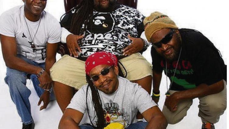 Rave-Punk, Reggae, Badestrand