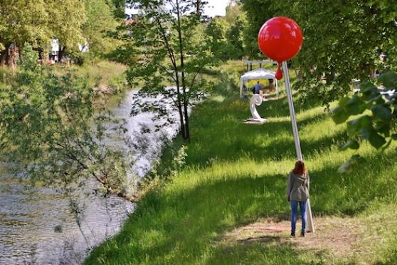 Skulpturenweg: Glufe zeigt das Ziel