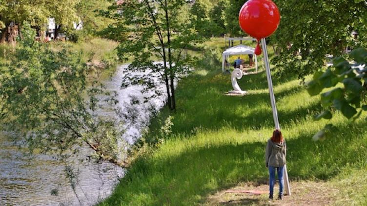 Skulpturenweg: Glufe zeigt das Ziel