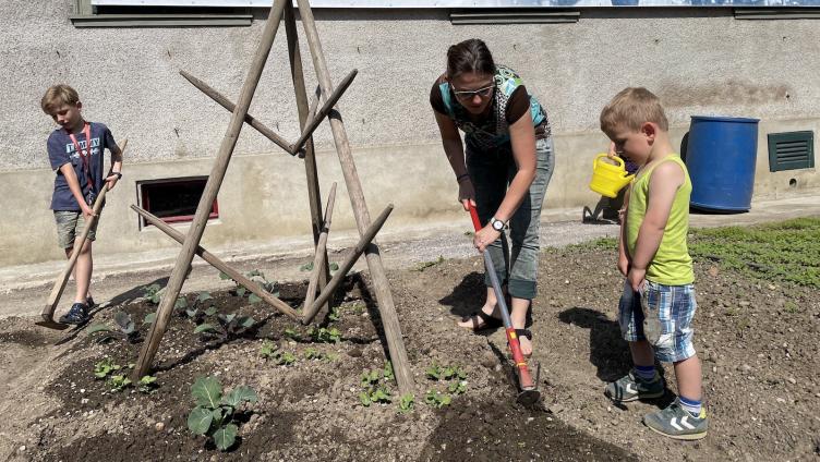 Mehr als Schulgeschichte(n)