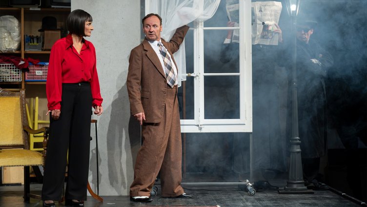 Von Gejagten, Agenten und Kulissenschiebereien