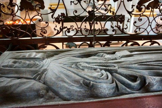 Wunder, Legenden und leere Gräber – wie Reliquien Pilgerströme entfachen