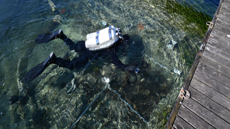 Jahrtausende im Schlick: Pfahlbauer-Axt aus Steckborner Hafen geborgen