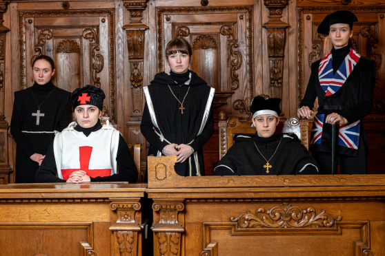 Jeanne d'Arc in Turnschuhen