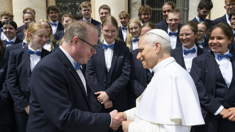 «Dancing Queen» für den Papst